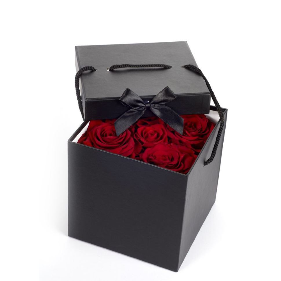 Коробка с красными розами "Элегант"